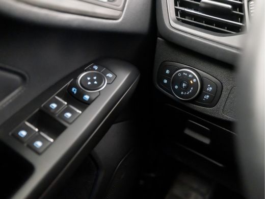 Ford Focus 1.0 EcoBoost Titanium Business Automaat (APPLE CARPLAY, GROOT NAVI, STUUR/STOELVERWARMING, PARKEE... ActivLease financial lease