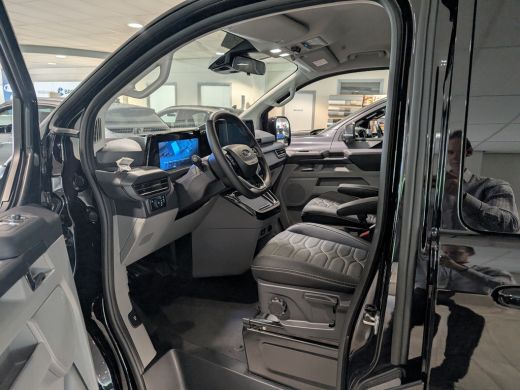 Ford Transit Custom 320 L2 Limited 233pk Dubbele cabine Black Platinum | Camera | Lederen bekleding | Keyless | Navi ... ActivLease financial lease
