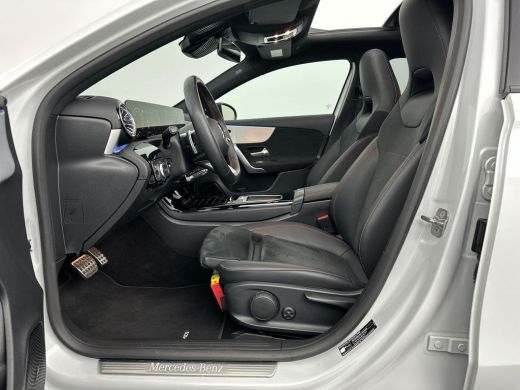 Mercedes-Benz A-Klasse 200 AMG Premium Pano ACC Sfeer Camera ActivLease financial lease