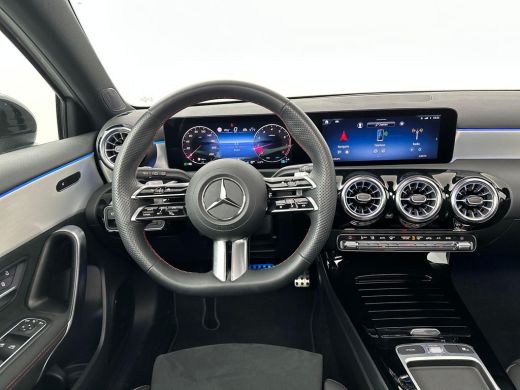 Mercedes-Benz A-Klasse 200 AMG Premium Pano ACC Sfeer Camera ActivLease financial lease