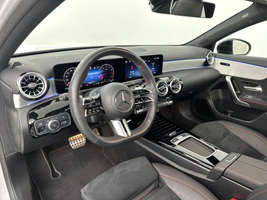 Mercedes-Benz A-Klasse 200 AMG Premium Pano ACC Sfeer Camera ActivLease financial lease
