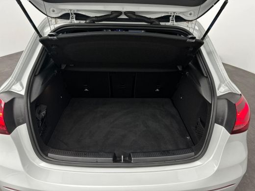 Mercedes-Benz A-Klasse 200 AMG Premium Pano ACC Sfeer Camera ActivLease financial lease
