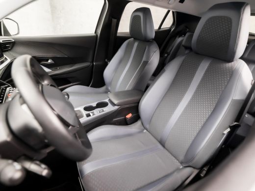 Peugeot 2008 1.2 PureTech Allure Sport (VIRTUAL COCKPIT, APPLE CARPLAY, LEDER, KEYLESS, 360 CAMERA, SPORTSTOEL... ActivLease financial lease