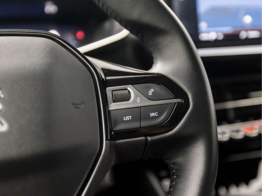 Peugeot 2008 1.2 PureTech Allure Sport (VIRTUAL COCKPIT, APPLE CARPLAY, LEDER, KEYLESS, 360 CAMERA, SPORTSTOEL... ActivLease financial lease