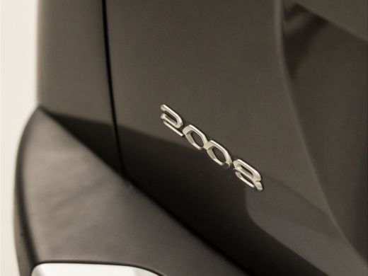 Peugeot 2008 1.2 PureTech Allure Sport (VIRTUAL COCKPIT, APPLE CARPLAY, LEDER, KEYLESS, 360 CAMERA, SPORTSTOEL... ActivLease financial lease