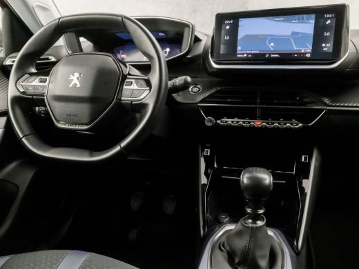 Peugeot 2008 1.2 PureTech Allure Sport (VIRTUAL COCKPIT, APPLE CARPLAY, LEDER, KEYLESS, 360 CAMERA, SPORTSTOEL... ActivLease financial lease