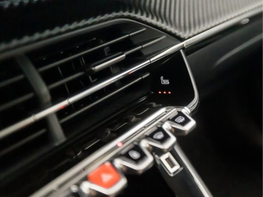 Peugeot 2008 1.2 PureTech Sport (APPLE CARPLAY, GROOT NAVI, STOELVERWARMING, PARKEERSENSOREN, SPORTSTOELEN, LE... ActivLease financial lease