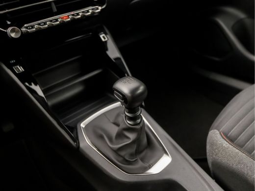 Peugeot 2008 1.2 PureTech Sport (APPLE CARPLAY, GROOT NAVI, STOELVERWARMING, PARKEERSENSOREN, SPORTSTOELEN, LE... ActivLease financial lease