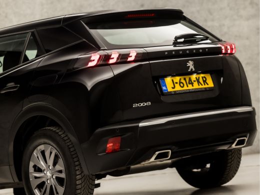 Peugeot 2008 1.2 PureTech Sport (APPLE CARPLAY, GROOT NAVI, STOELVERWARMING, PARKEERSENSOREN, SPORTSTOELEN, LE... ActivLease financial lease