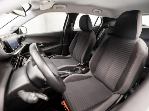 Peugeot 2008 1.2 PureTech Sport (APPLE CARPLAY, GROOT NAVI, STOELVERWARMING, PARKEERSENSOREN, SPORTSTOELEN, LE... ActivLease financial lease