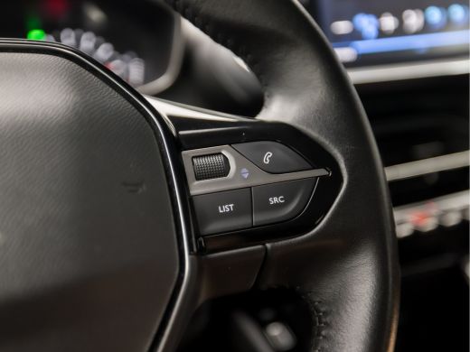 Peugeot 2008 1.2 PureTech Sport (APPLE CARPLAY, GROOT NAVI, STOELVERWARMING, PARKEERSENSOREN, SPORTSTOELEN, LE... ActivLease financial lease