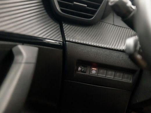 Peugeot 2008 1.2 PureTech Sport (APPLE CARPLAY, GROOT NAVI, STOELVERWARMING, PARKEERSENSOREN, SPORTSTOELEN, LE... ActivLease financial lease
