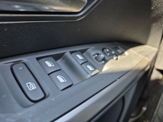 Peugeot 5008 1.2 Hybrid 136 Allure Panoramic navigation pack | 360graden camera | Stuurwiel verwarming | Full ... ActivLease financial lease