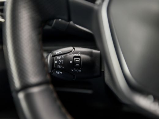 Peugeot 5008 1.2 PureTech GT-Line 7 Persoons (APPLE CARPLAY, 360 CAMERA, LED KOPLAMPEN, SPORTSTOELEN, ZWART HE... ActivLease financial lease