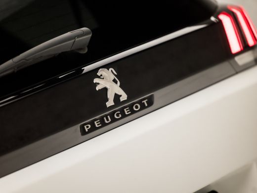 Peugeot 5008 1.2 PureTech GT-Line 7 Persoons (APPLE CARPLAY, 360 CAMERA, LED KOPLAMPEN, SPORTSTOELEN, ZWART HE... ActivLease financial lease