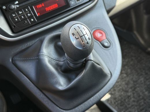 Renault Kangoo 1.5 Blue dCi 80 / RUIKT NOG NIEUW !! / 1e EIG. / !! 3.582 KM !! / 6-BAK / AIRCO / PDC / NETTE BUS ActivLease financial lease