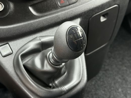 Renault Trafic 1.6 dCi 126 PK / L1H1 / 1e EIG. / 2x SCHUIFDEUR / TREKHAAK / AIRCO / CRUISE / NAVI ActivLease financial lease