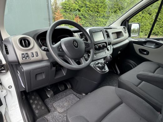 Renault Trafic 1.6 dCi 126 PK / L1H1 / 1e EIG. / 2x SCHUIFDEUR / TREKHAAK / AIRCO / CRUISE / NAVI ActivLease financial lease
