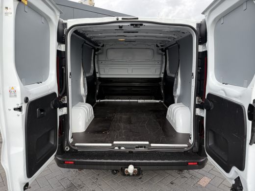 Renault Trafic 1.6 dCi 126 PK / L1H1 / 1e EIG. / 2x SCHUIFDEUR / TREKHAAK / AIRCO / CRUISE / NAVI ActivLease financial lease