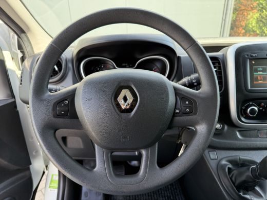 Renault Trafic 2.0 dCi 120 PK / L1H1 / 20.550 KM !!! / 2x SCHUIFDEUR / TREKHAAK / AIRCO / CRUISE / NAVI / LED ActivLease financial lease