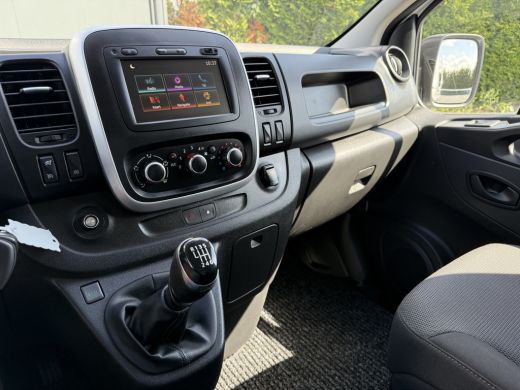 Renault Trafic 2.0 dCi 120 PK / L1H1 / 20.550 KM !!! / 2x SCHUIFDEUR / TREKHAAK / AIRCO / CRUISE / NAVI / LED ActivLease financial lease