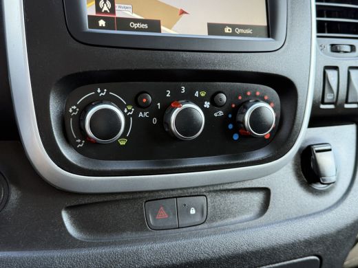 Renault Trafic 2.0 dCi 120 PK / L1H1 / 20.550 KM !!! / 2x SCHUIFDEUR / TREKHAAK / AIRCO / CRUISE / NAVI / LED ActivLease financial lease