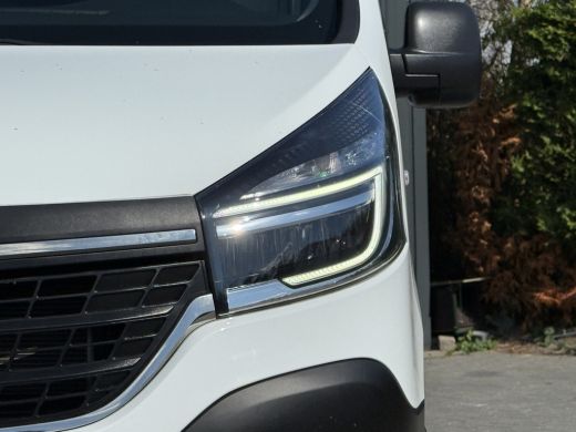 Renault Trafic 2.0 dCi 120 PK / L1H1 / 20.550 KM !!! / 2x SCHUIFDEUR / TREKHAAK / AIRCO / CRUISE / NAVI / LED ActivLease financial lease