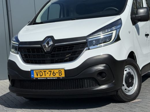 Renault Trafic 2.0 dCi 120 PK / L1H1 / 20.550 KM !!! / 2x SCHUIFDEUR / TREKHAAK / AIRCO / CRUISE / NAVI / LED ActivLease financial lease
