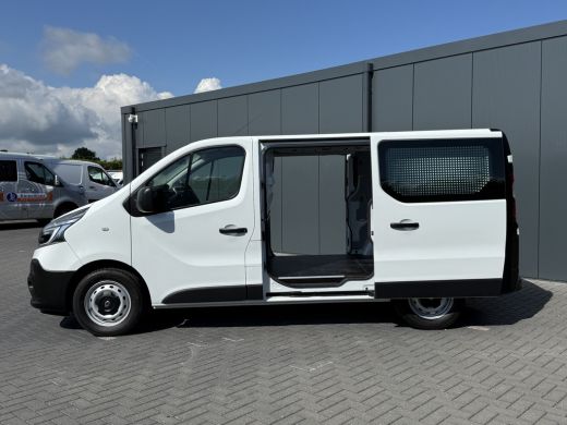 Renault Trafic 2.0 dCi 120 PK / L1H1 / 20.550 KM !!! / 2x SCHUIFDEUR / TREKHAAK / AIRCO / CRUISE / NAVI / LED ActivLease financial lease