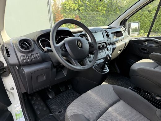 Renault Trafic 2.0 dCi 120 PK / L1H1 / 20.550 KM !!! / 2x SCHUIFDEUR / TREKHAAK / AIRCO / CRUISE / NAVI / LED ActivLease financial lease