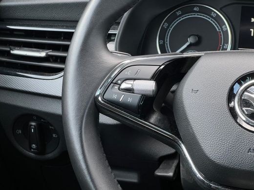 Skoda Kamiq 1.0 TSI 110 pk Ambition 7-DSG | Apple Carplay/Android Auto|telefoonintegratie premium | Buitenspi... ActivLease financial lease
