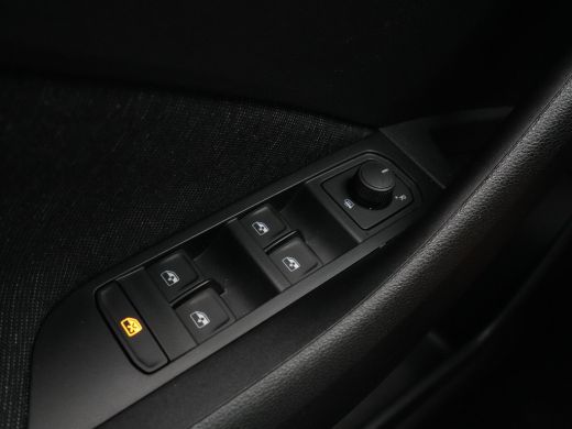Skoda Kamiq 1.0 TSI 115pk DSG Business Edition Panorama Navigatie Camera Keyless 171 ActivLease financial lease
