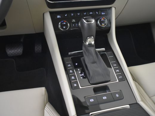 Skoda Superb Combi 1.4 TSI iV Laurin & Klement 218pk Leder | Trekhaak | Canton sound | Dodehoekdetectie | Stan... ActivLease financial lease