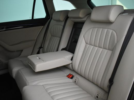 Skoda Superb Combi 1.4 TSI iV Laurin & Klement 218pk Leder | Trekhaak | Canton sound | Dodehoekdetectie | Stan... ActivLease financial lease