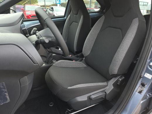 Toyota Aygo 1.0 VVT-i MT Play | Nieuwe auto | Direct uit voorraad leverbaar | ActivLease financial lease