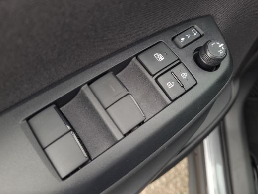 Toyota Yaris Cross 1.5 Hybrid 115 Dynamic + Comfort Pack | Nieuwe auto | Direct uit voorraad leverbaar | ActivLease financial lease