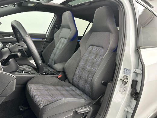 Volkswagen Golf 1.4 eHybrid GTE | Panoramadak | IQ | Sfeerverlichting |  LED Pakket | Head up | ActivLease financial lease
