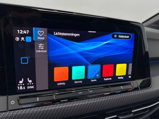 Volkswagen Golf 1.5 eTSI R-Line Pano ACC IQ Camera Sfeer ActivLease financial lease