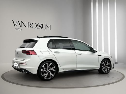 Volkswagen Golf 1.5 eTSI R-Line Pano ACC IQ Camera Sfeer ActivLease financial lease