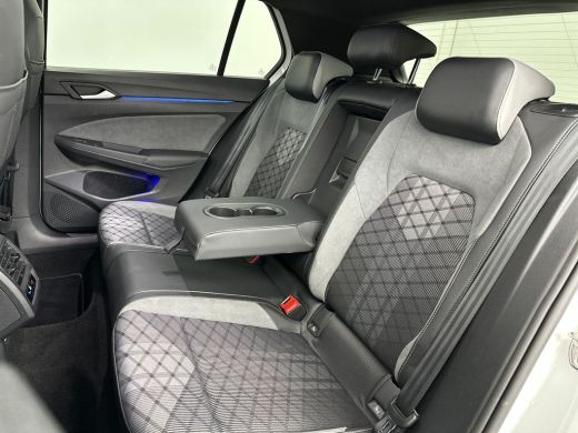 Volkswagen Golf 1.5 eTSI R-Line Pano ACC IQ Camera Sfeer ActivLease financial lease