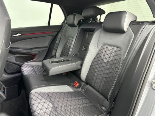 Volkswagen Golf 1.5 eTSI R-Line Pano ACC Lane Sfeer ActivLease financial lease
