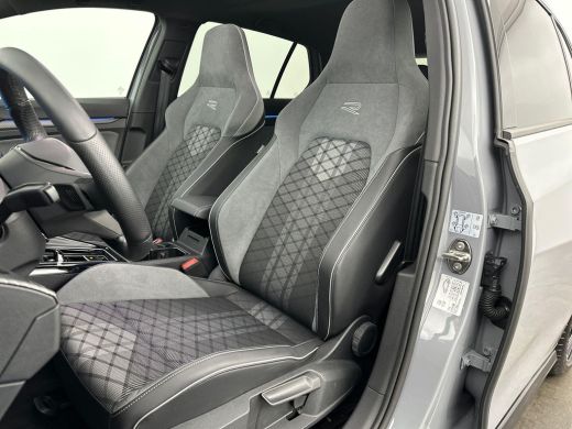 Volkswagen Golf 1.5 eTSI R-Line Pano ACC Lane Sfeer ActivLease financial lease
