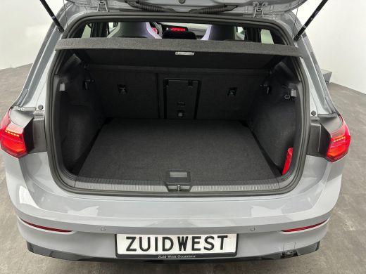 Volkswagen Golf 1.5 eTSI R-Line Pano ACC Lane Sfeer ActivLease financial lease