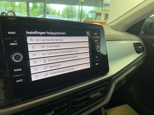 Volkswagen T-Roc 1.0 TSI Life Edition 115PK | Keyless | Led | achteruitrijcamera ActivLease financial lease