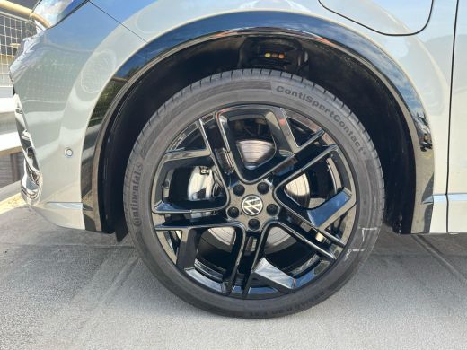 Volkswagen Tiguan 1.5 eHybrid 272pk R-Line Edition | Schuif-kanteldak | Easy open | Winter pakket plus | IQ Light k... ActivLease financial lease