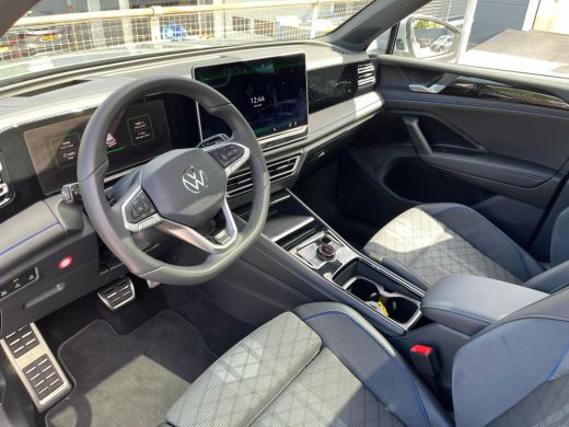 Volkswagen Tiguan 1.5 eHybrid 272pk R-Line Edition | Schuif-kanteldak | Easy open | Winter pakket plus | IQ Light k... ActivLease financial lease
