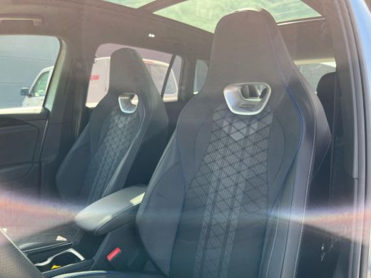 Volkswagen Tiguan 1.5 eHybrid 272pk R-Line Edition | Schuif-kanteldak | Easy open | Winter pakket plus | IQ Light k... ActivLease financial lease