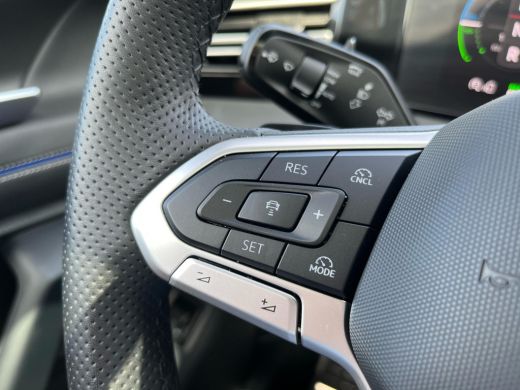 Volkswagen Tiguan 1.5 eHybrid 272pk R-Line Edition | Schuif-kanteldak | Easy open | Winter pakket plus | IQ Light k... ActivLease financial lease