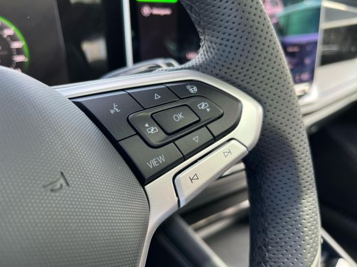 Volkswagen Tiguan 1.5 eHybrid 272pk R-Line Edition | Schuif-kanteldak | Easy open | Winter pakket plus | IQ Light k... ActivLease financial lease