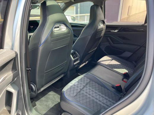 Volkswagen Tiguan 1.5 eHybrid 272pk R-Line Edition | Schuif-kanteldak | Easy open | Winter pakket plus | IQ Light k... ActivLease financial lease